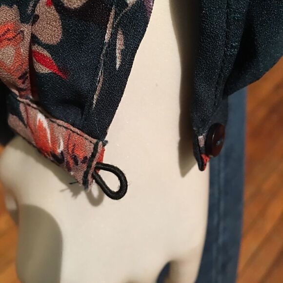 Hunter Green ruffle cold shoulder chiffon top - Picture 5 of 7